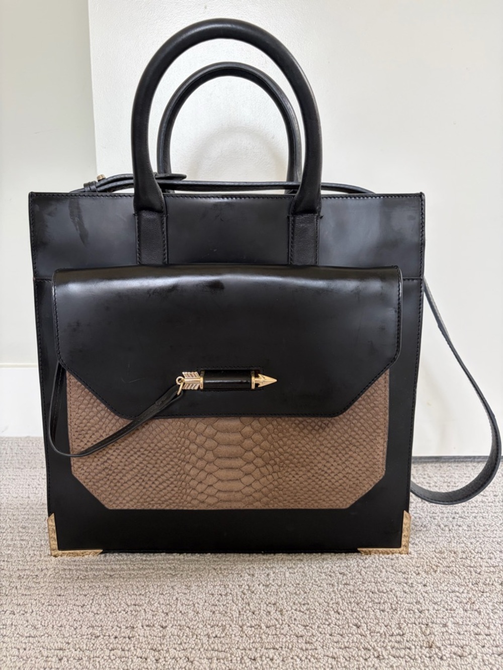 Authentic Mackay’s Structured Tote Handbag with Gold Arrow Accent